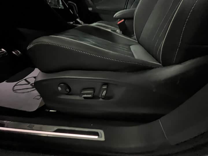 Фото 6 - Volkswagen Tiguan L Pro