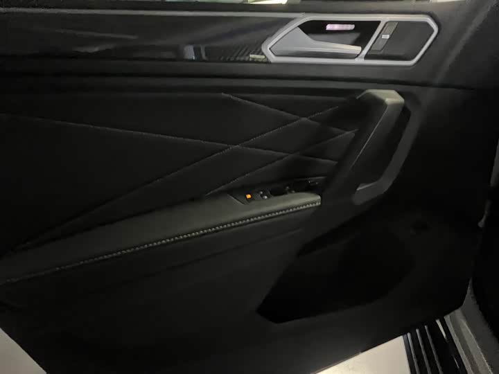 Фото 7 - Volkswagen Tiguan L Pro