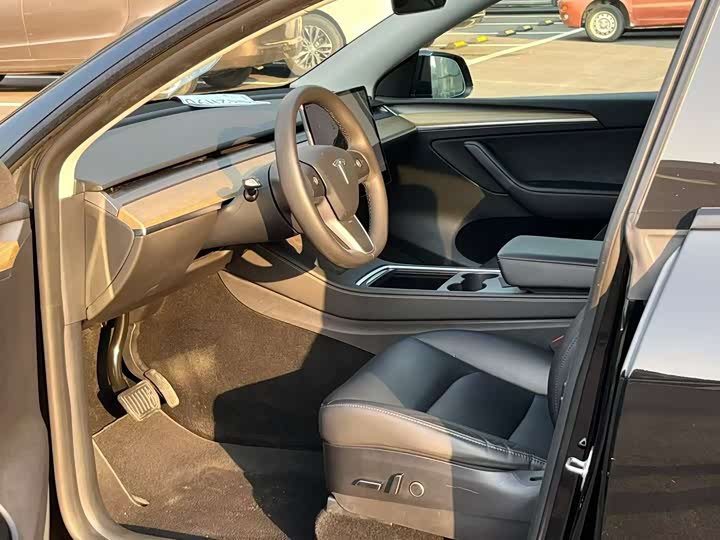 Фото 4 - Tesla Model Y