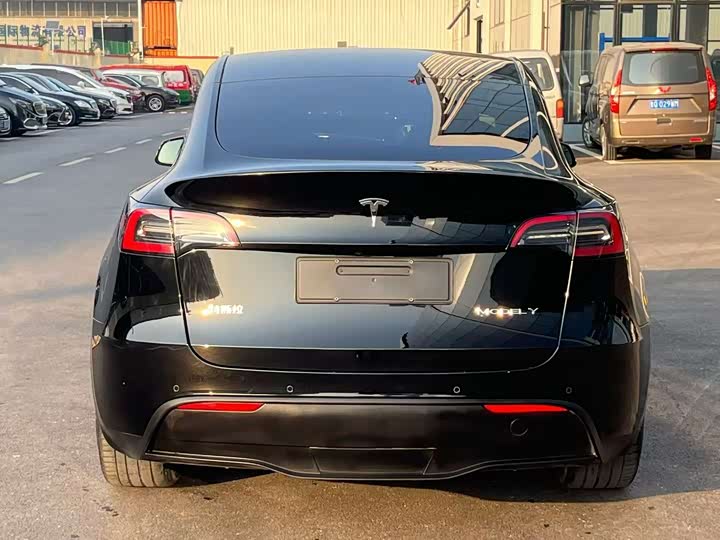 Фото 8 - Tesla Model Y