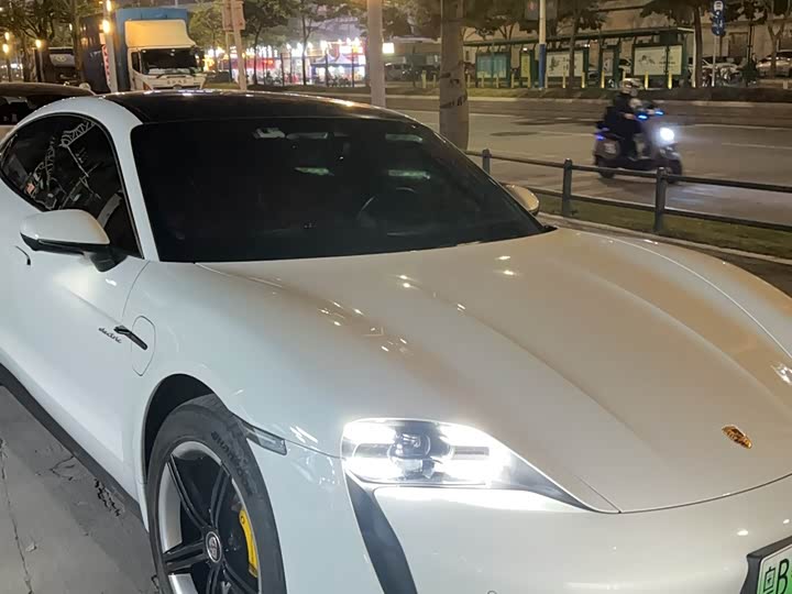 Фото 1 - Porsche Taycan