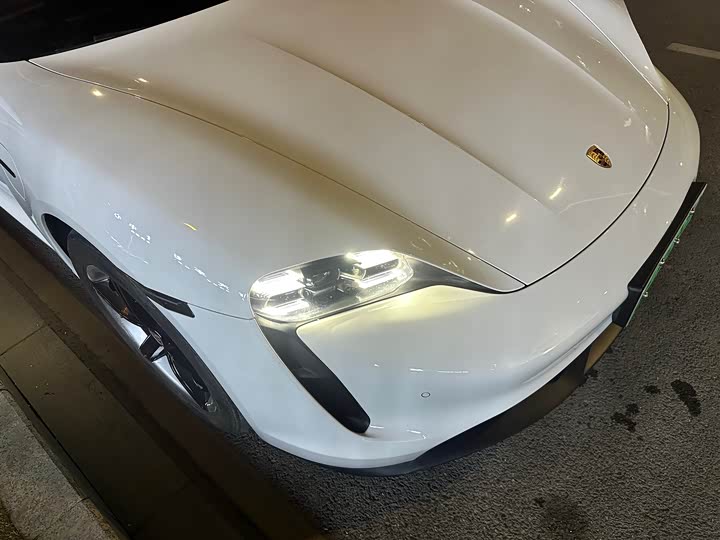 Фото 2 - Porsche Taycan