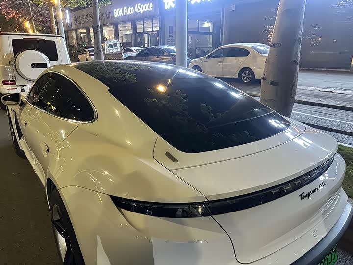 Фото 3 - Porsche Taycan