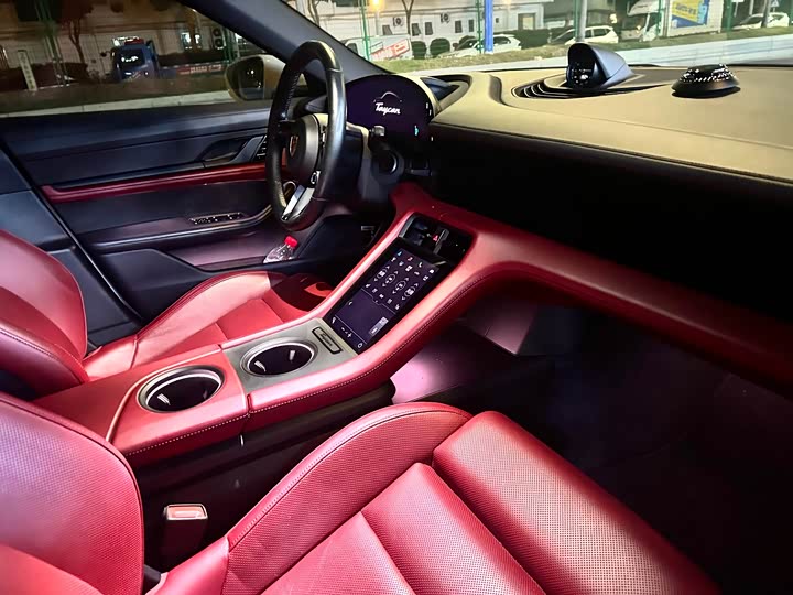 Фото 6 - Porsche Taycan