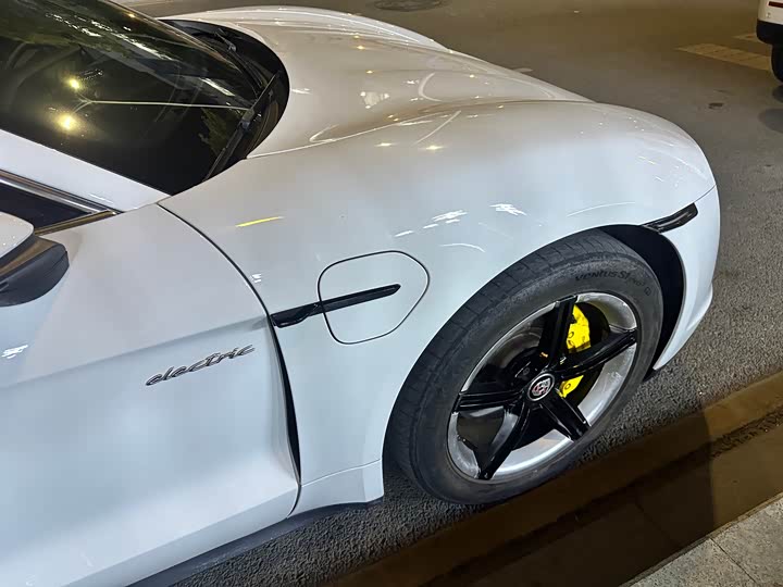 Фото 9 - Porsche Taycan