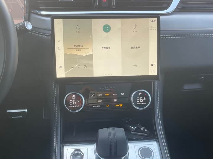 Фото 6 - Jaguar F-Pace