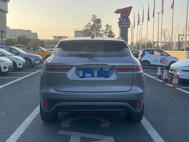 Фото 9 - Jaguar F-Pace