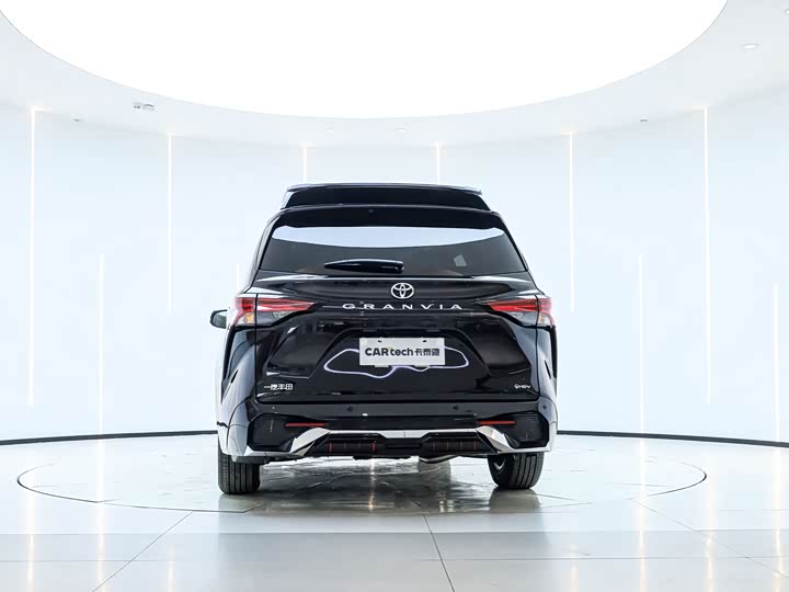 Фото 5 - Toyota Granvia