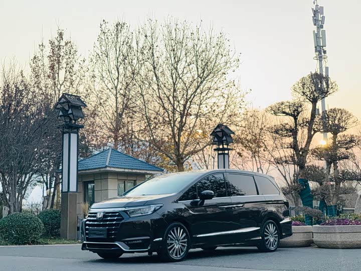 Фото 3 - Honda Elysion