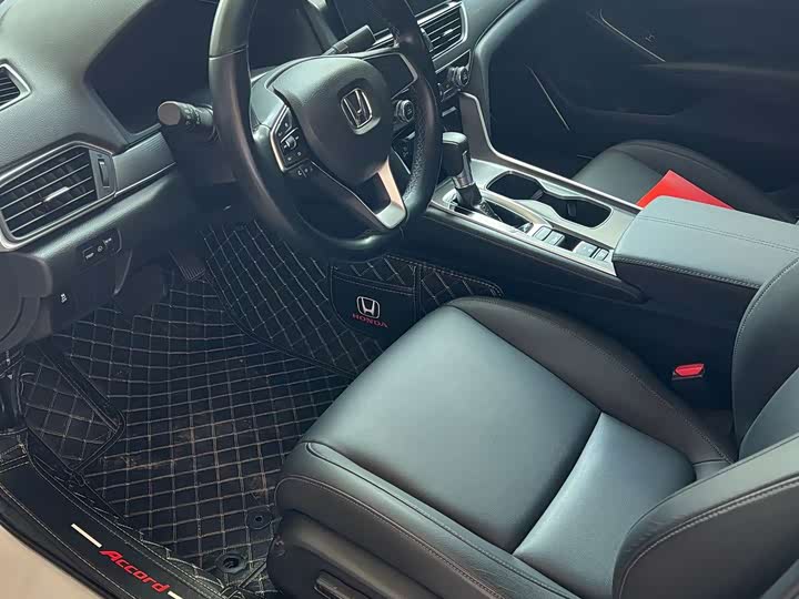 Фото 4 - Honda Accord