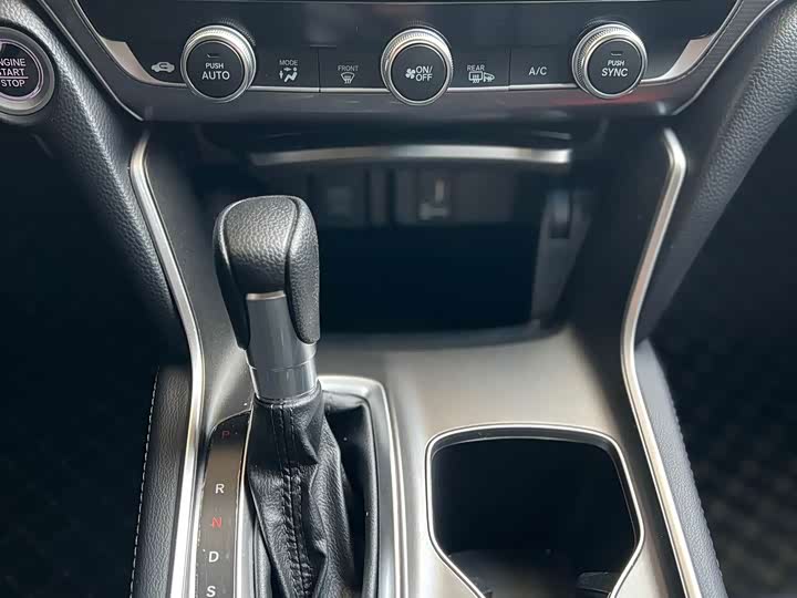 Фото 6 - Honda Accord