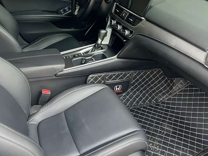 Фото 8 - Honda Accord