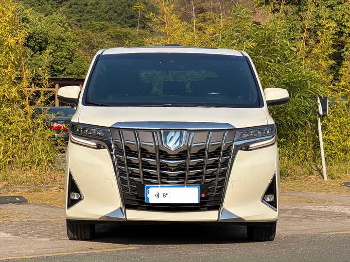 Фото 2 - Toyota Alphard