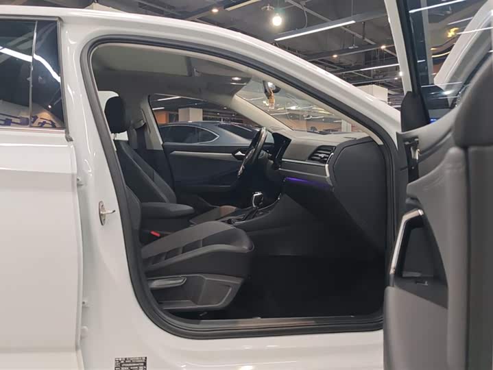 Фото 8 - Volkswagen Sagitar L