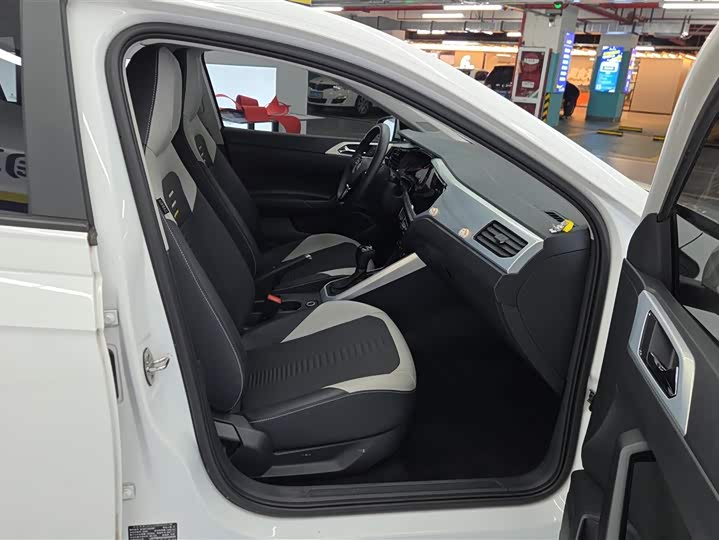 Фото 8 - Volkswagen Polo