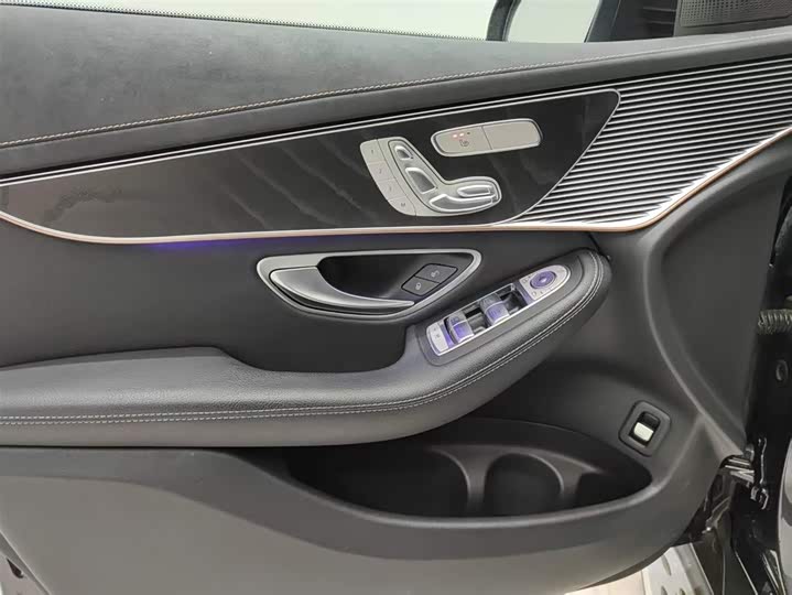 Фото 9 - Mercedes-Benz EQC