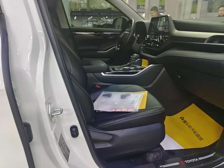 Фото 4 - Toyota Highlander