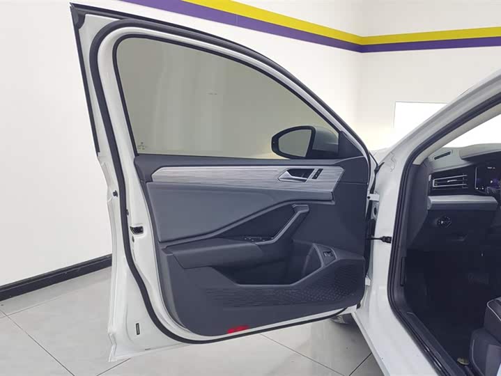 Фото 7 - Volkswagen Sagitar L