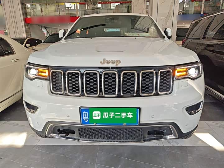 Фото 3 - Jeep Grand Cherokee