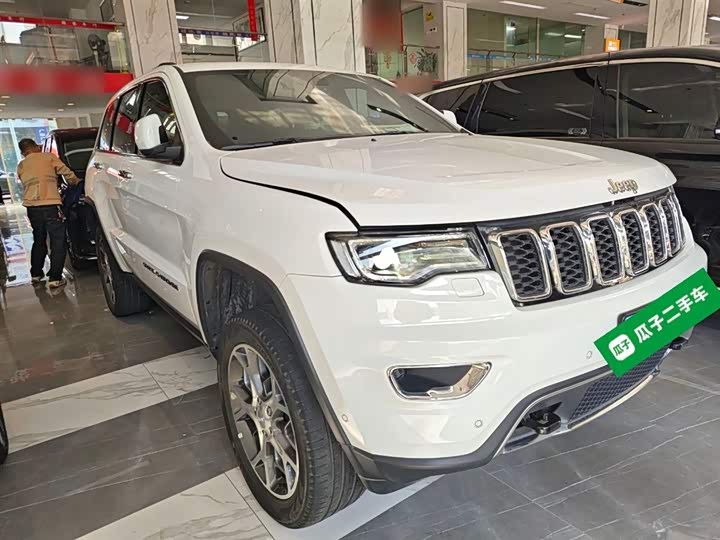 Фото 4 - Jeep Grand Cherokee