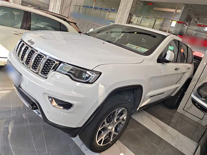 Фото 5 - Jeep Grand Cherokee