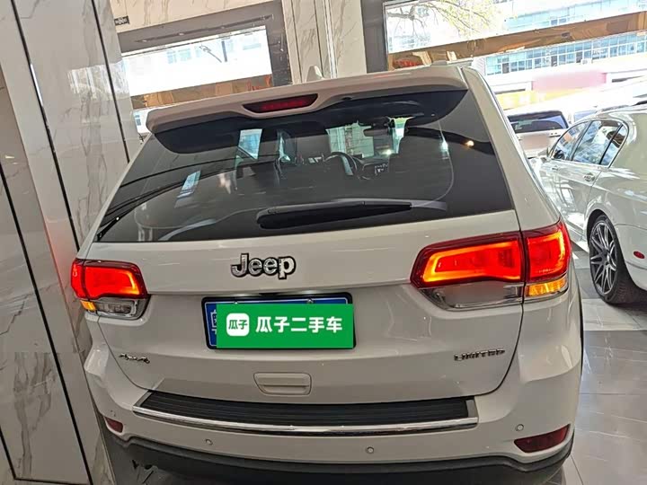 Фото 6 - Jeep Grand Cherokee