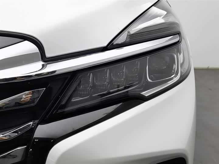 Фото 7 - Buick GL8 ES