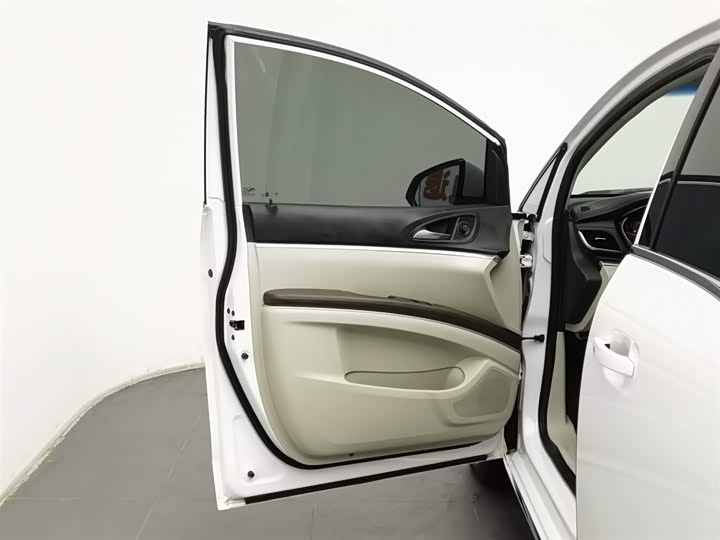 Фото 8 - Buick GL8 ES