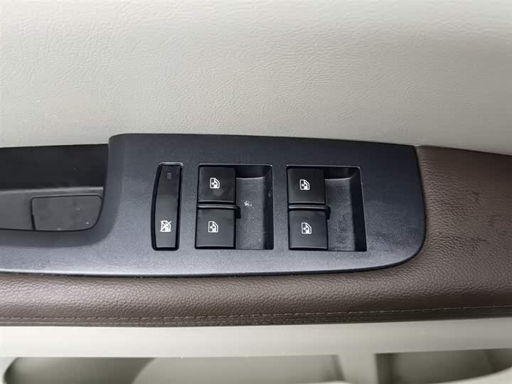 Фото 9 - Buick GL8 ES