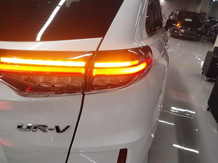 Фото 8 - Honda UR-V