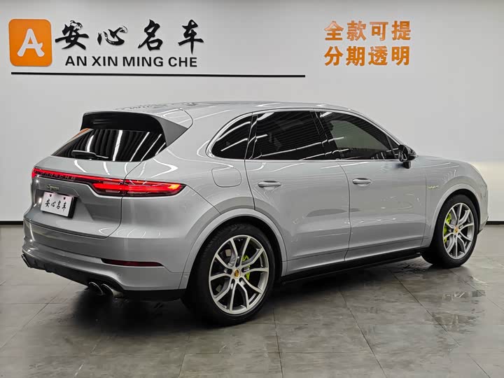 Фото 3 - Porsche Cayenne Hybrid