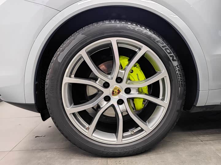 Фото 6 - Porsche Cayenne Hybrid