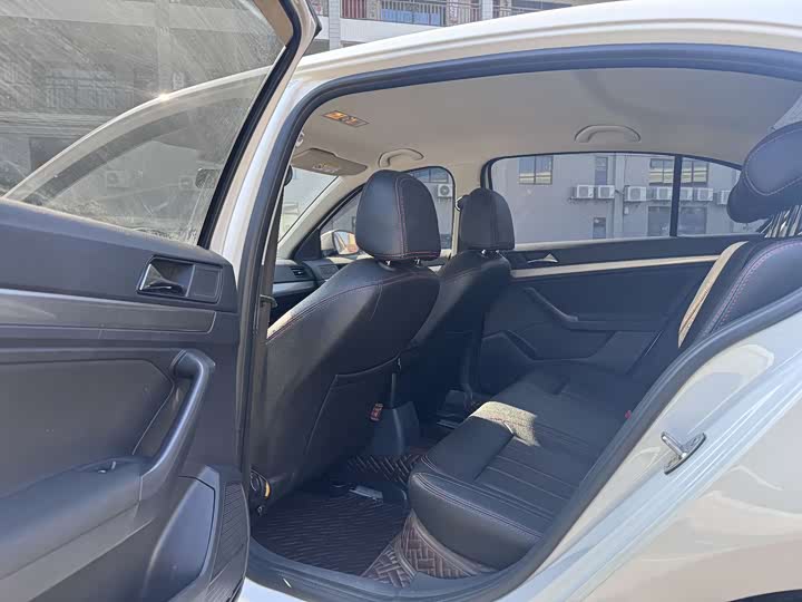 Фото 9 - Volkswagen Lavida