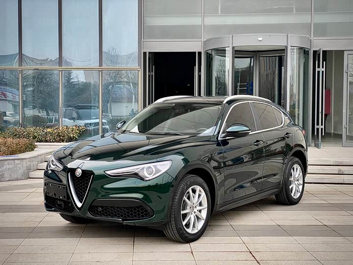 Фото 1 - Alfa Romeo Stelvio