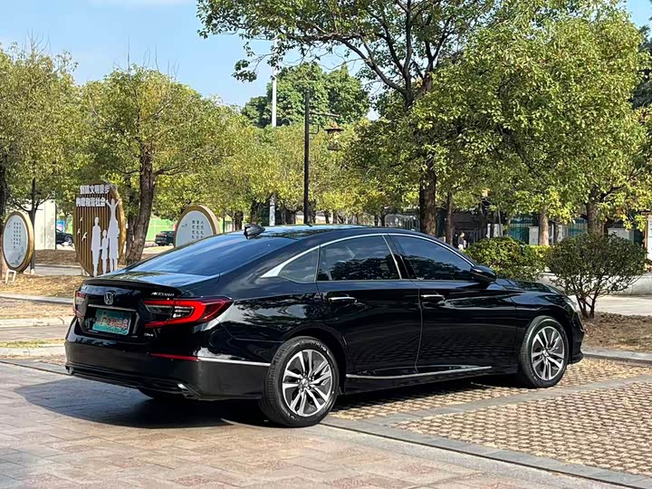 Фото 2 - Honda Accord