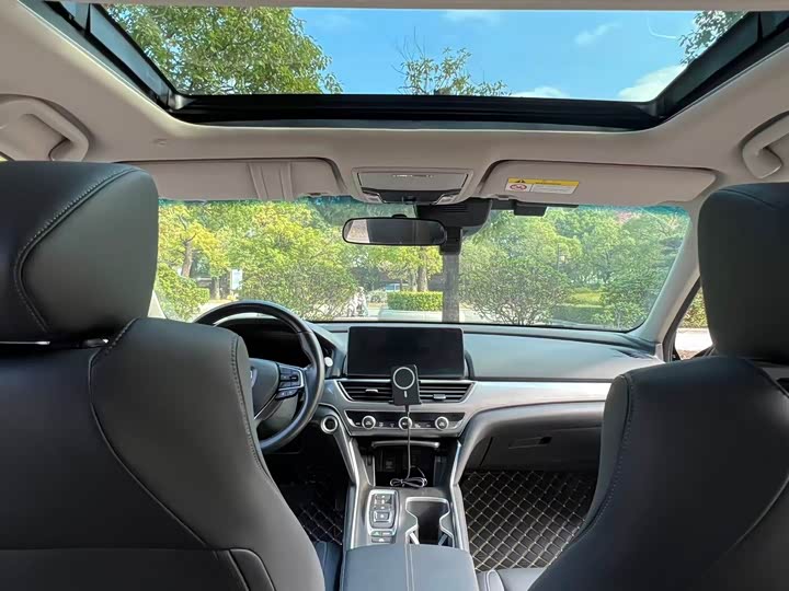 Фото 8 - Honda Accord