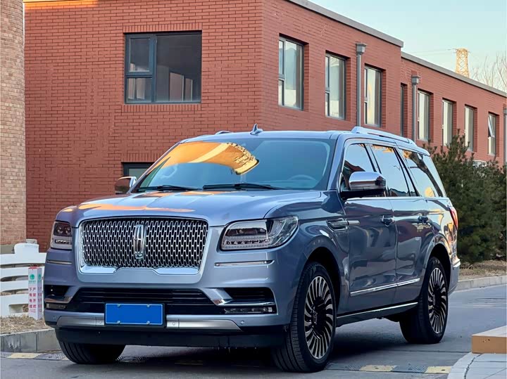 Фото 1 - Lincoln Navigator