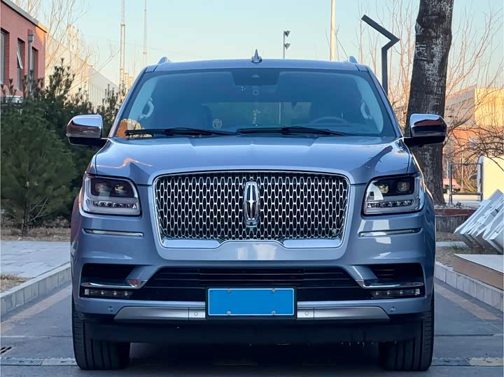 Фото 2 - Lincoln Navigator