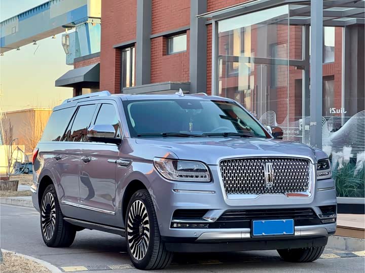 Фото 3 - Lincoln Navigator