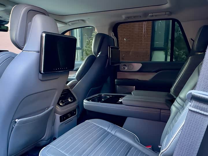Фото 4 - Lincoln Navigator