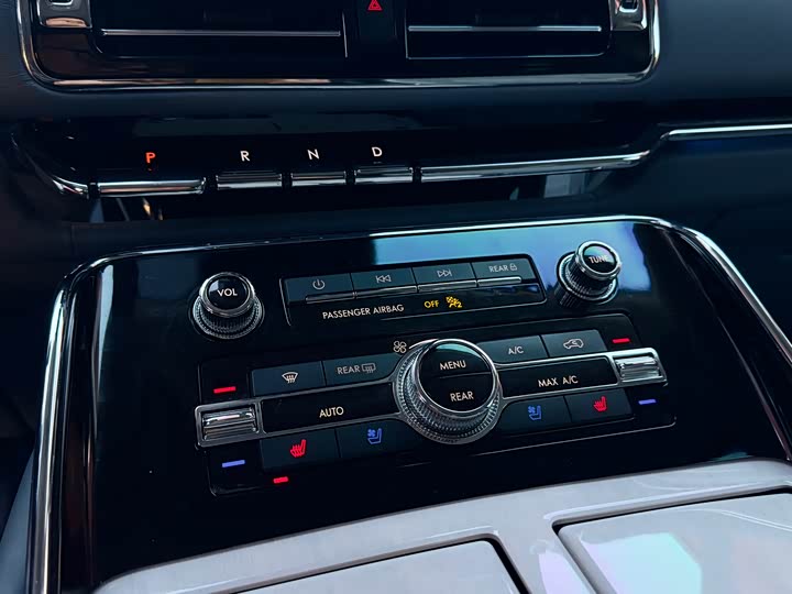 Фото 6 - Lincoln Navigator