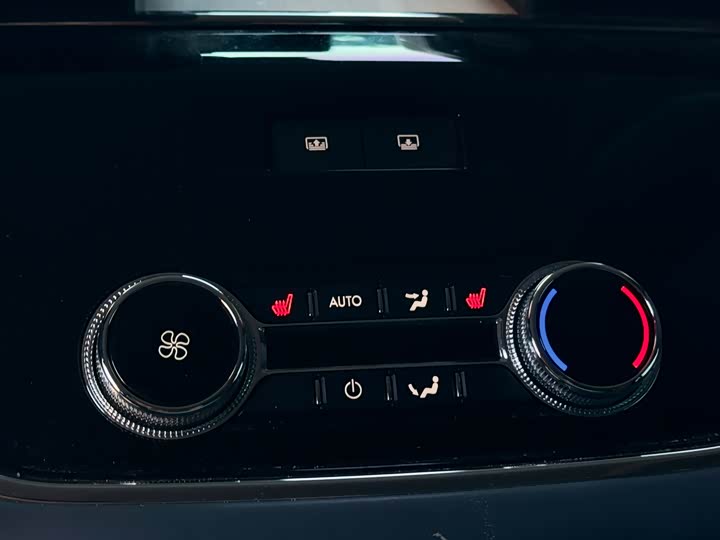 Фото 9 - Lincoln Navigator