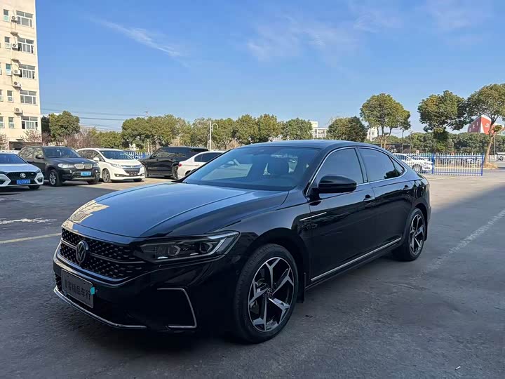 Фото 1 - Volkswagen Passat