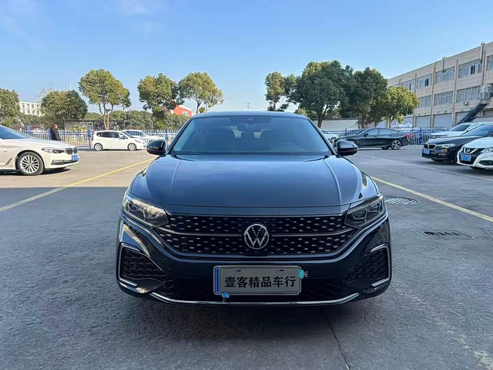 Фото 2 - Volkswagen Passat