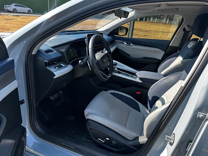 Фото 4 - Geely Preface