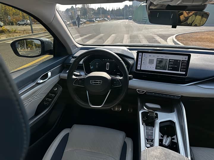 Фото 7 - Geely Preface