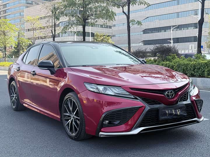 Фото 3 - Toyota Camry