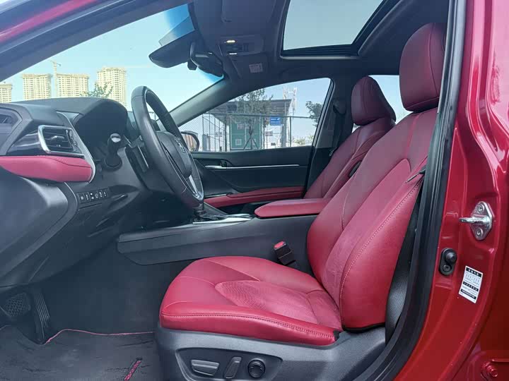 Фото 5 - Toyota Camry