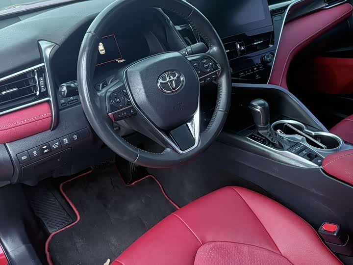 Фото 6 - Toyota Camry