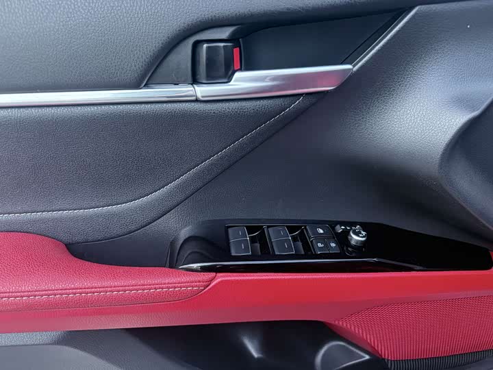 Фото 7 - Toyota Camry